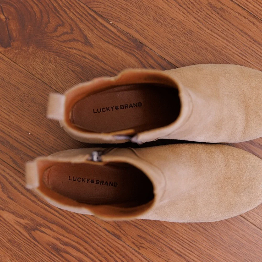 Lucky Brand Basel Tan Suede Ankle Booties Women 8M Round Toe Zip Stacked Heel